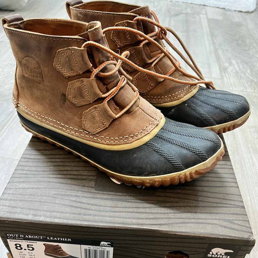 Sorel - Out N About Leather Waterproof Boots